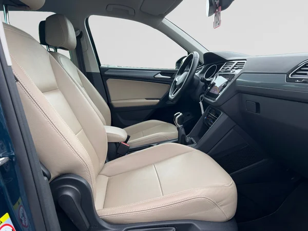 VOLKSWAGEN Tiguan (2022) — foto 3 van 24