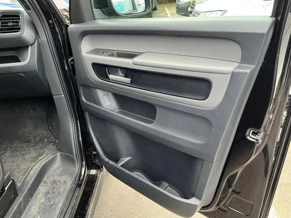 VOLKSWAGEN ID.Buzz (2023) — foto 10 van 24