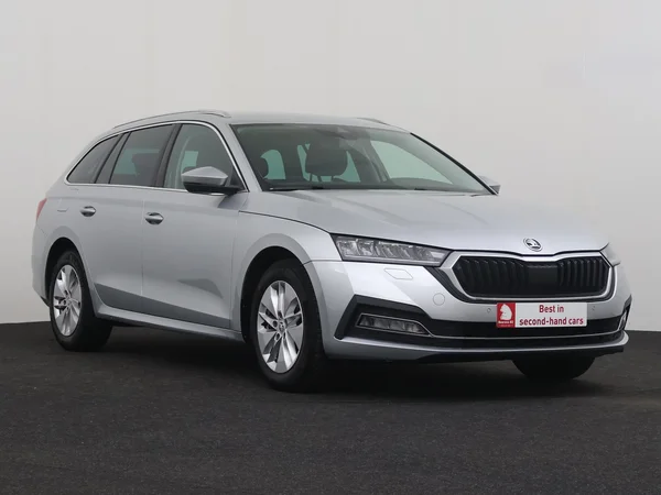 SKODA Octavia (2023) — foto 25 van 30