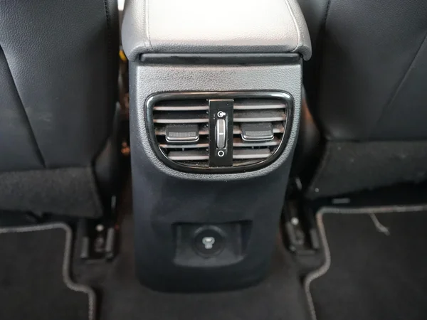 Kia cee'd (2024) — foto 9 van 29