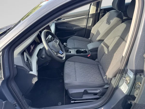 VOLKSWAGEN Golf VIII SW (2024) — foto 11 van 19