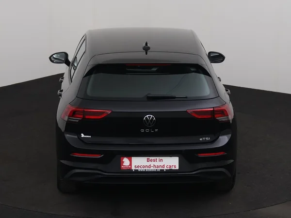 VOLKSWAGEN Golf (2024) — foto 25 van 28