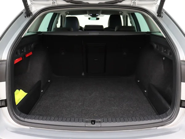 SKODA Octavia Combi (2024) — foto 6 van 20