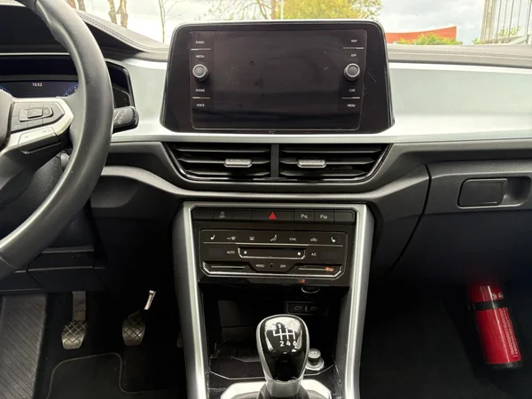 VOLKSWAGEN T-Roc (2023) — foto 3 van 24