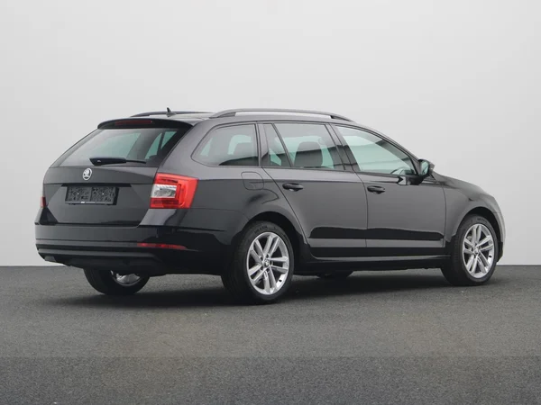 SKODA Octavia Combi (2018) — foto 12 van 19