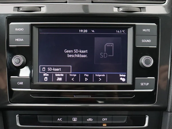 VOLKSWAGEN Golf (2018) — foto 9 van 23
