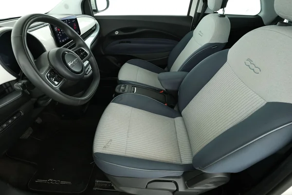 Fiat 500e (2021) — foto 16 van 16