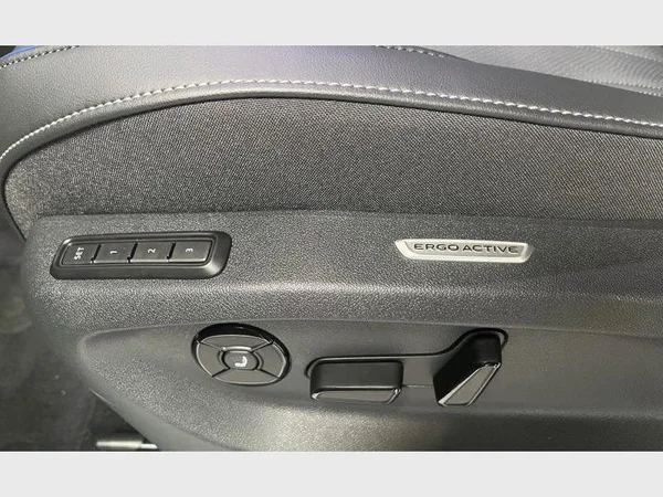 VOLKSWAGEN Tiguan (2026) — foto 18 van 29
