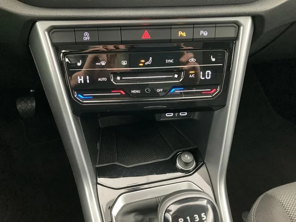 VOLKSWAGEN T-Roc (2024) — foto 10 van 36