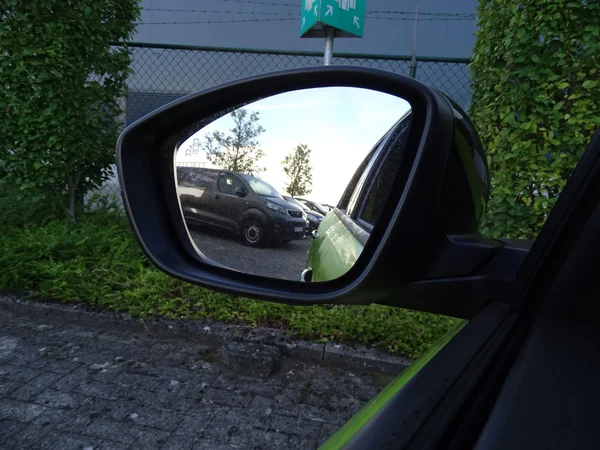 Abarth 600e (2025) — foto 24 van 32