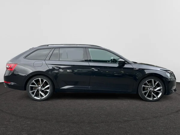 SKODA Superb Combi (2017) — foto 19 van 22