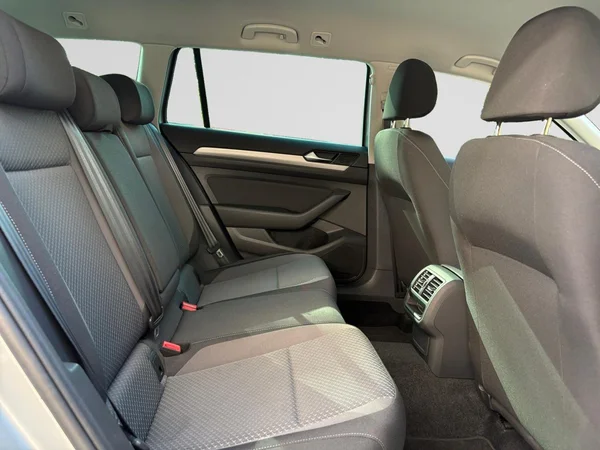 VOLKSWAGEN Passat Variant Dsl (2022) — foto 11 van 24