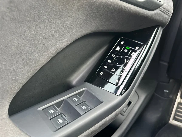 AUDI Q6 e-tron (2025) — foto 6 van 23