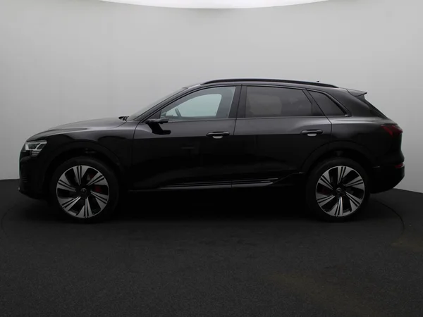 AUDI Q8 e-tron (2024) — foto 26 van 32