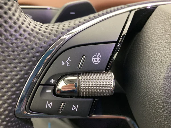 SKODA Enyaq (2023) — foto 2 van 30