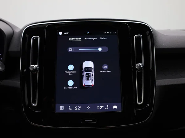 Volvo XC40 (2023) — foto 19 van 45