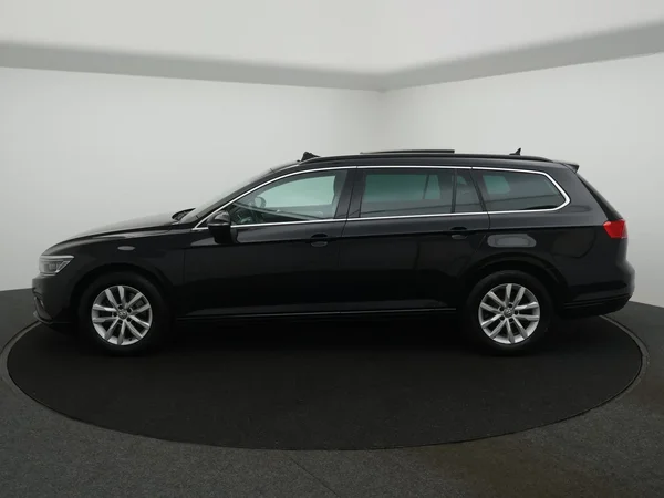 Volkswagen Passat (2020) — foto 25 van 33