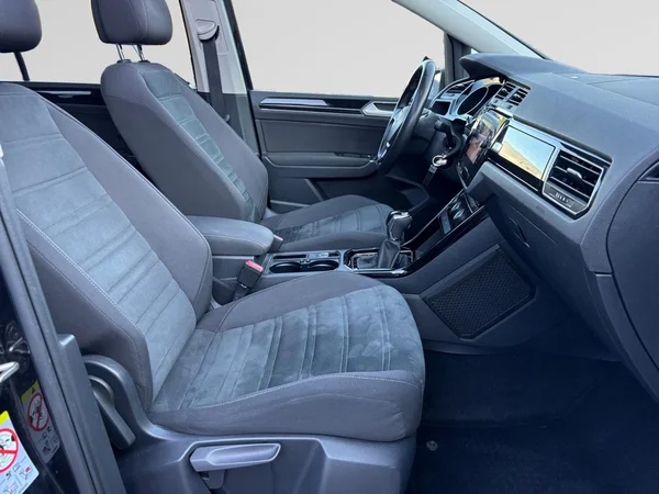 VOLKSWAGEN Touran (2018) — foto 8 van 24