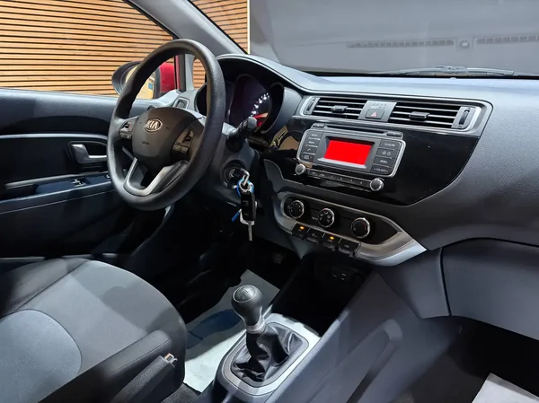 Kia Rio (2015) — foto 3 van 19