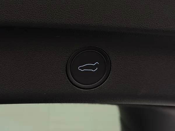 TESLA Model Y (2024) — foto 19 van 30