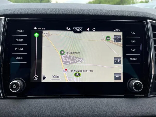 SKODA Karoq (2022) — foto 11 van 32