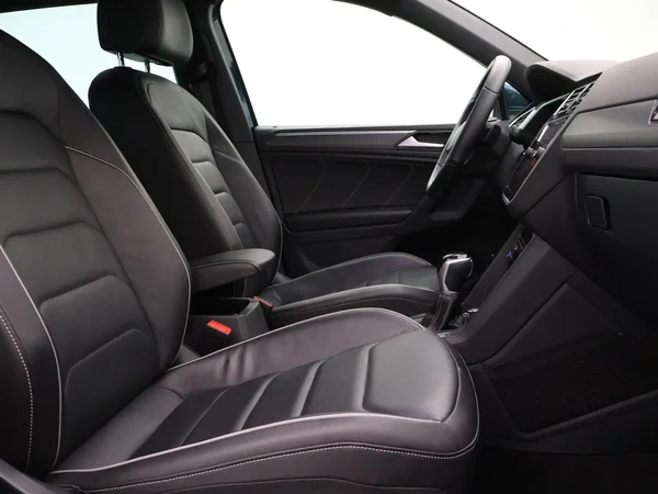 VOLKSWAGEN Tiguan Dsl (2021) — foto 29 van 33