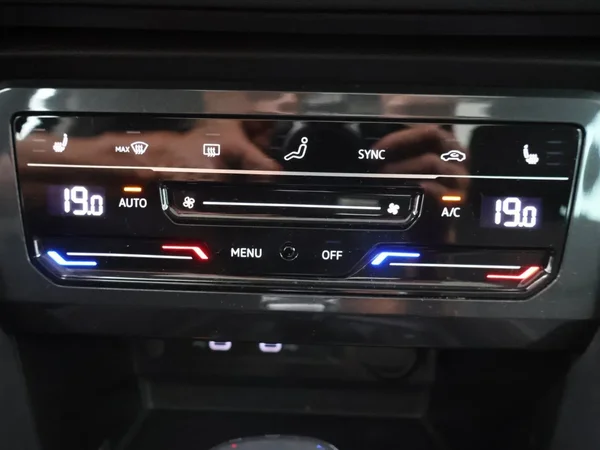 Volkswagen Tiguan (2022) — foto 6 van 29