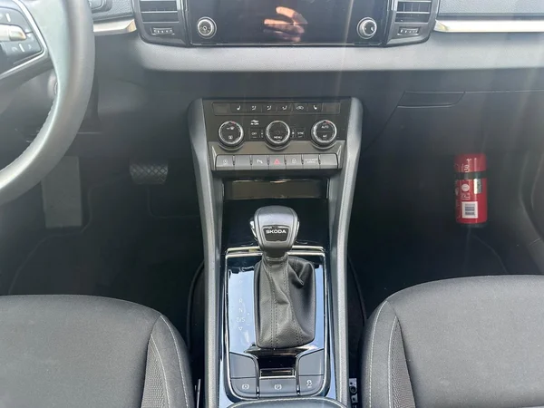 SKODA Karoq (2024) — foto 3 van 24