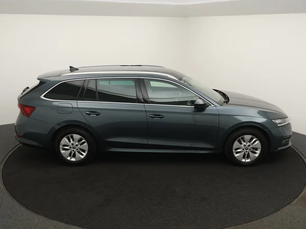 SKODA Octavia Combi (2022) — foto 20 van 23