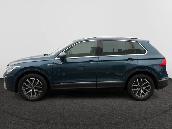 VOLKSWAGEN Tiguan (2022) — foto 12 van 22