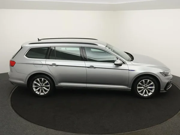 Volkswagen Passat (2022) — foto 29 van 31