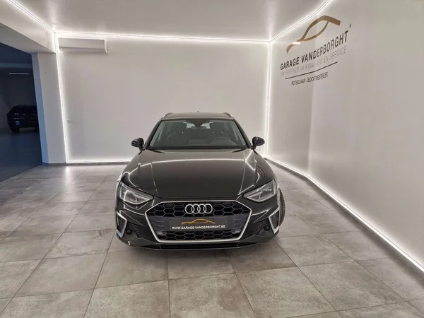 Audi A4 (2023) — foto 9 van 16