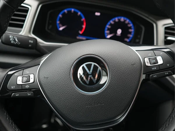 VOLKSWAGEN T-Roc (2021) — foto 9 van 26