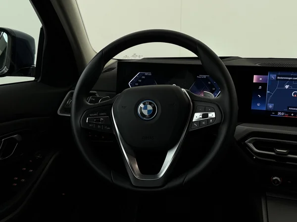 BMW 320 (2023) — foto 14 van 33