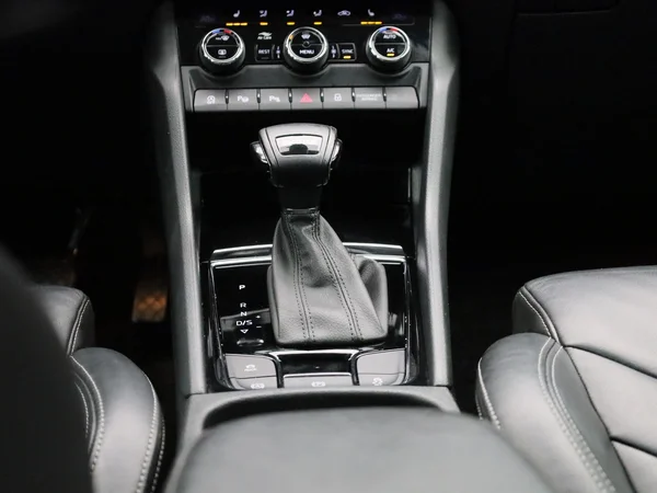Škoda Kodiaq (2023) — foto 2 van 48