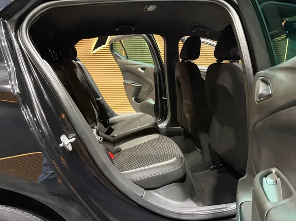 Opel Astra (2020) — foto 8 van 22