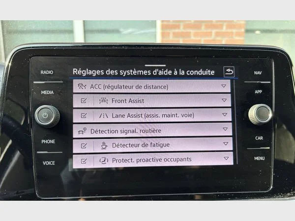Volkswagen T-Roc (2022) — foto 17 van 31