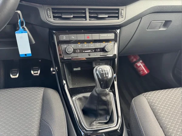 VOLKSWAGEN T-Cross (2020) — foto 13 van 16