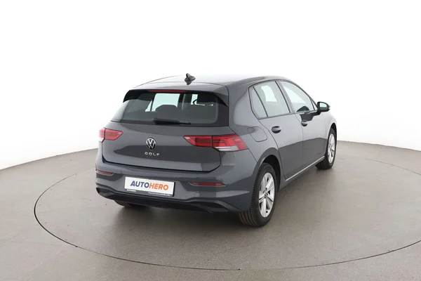 Volkswagen Golf (2021) — foto 12 van 16