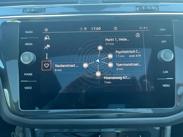 VOLKSWAGEN Tiguan (2023) — foto 4 van 21