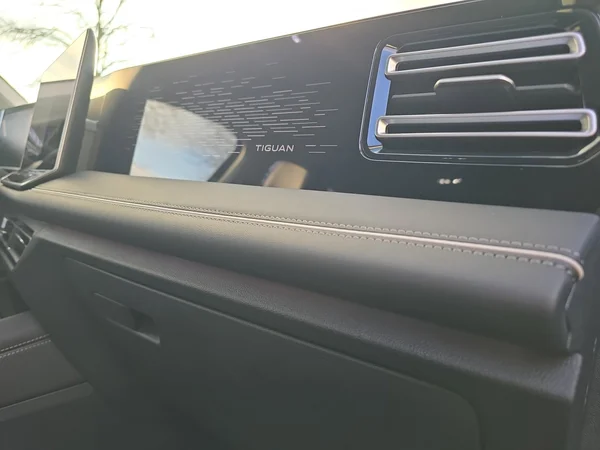 VOLKSWAGEN Tiguan (2025) — foto 6 van 19
