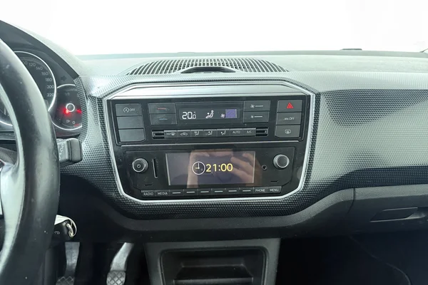 Volkswagen Up! (2021) — foto 3 van 20