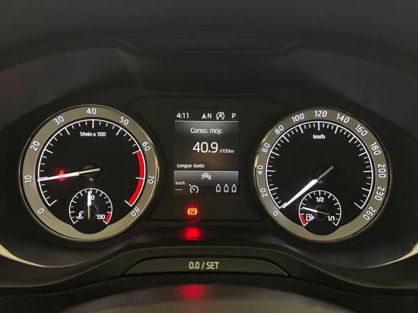 SKODA Karoq (2022) — foto 6 van 26