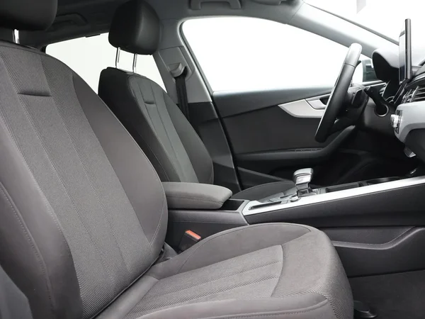 Audi A4 (2023) — foto 4 van 30