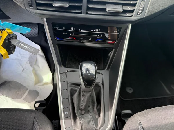 VOLKSWAGEN Taigo (2023) — foto 2 van 20