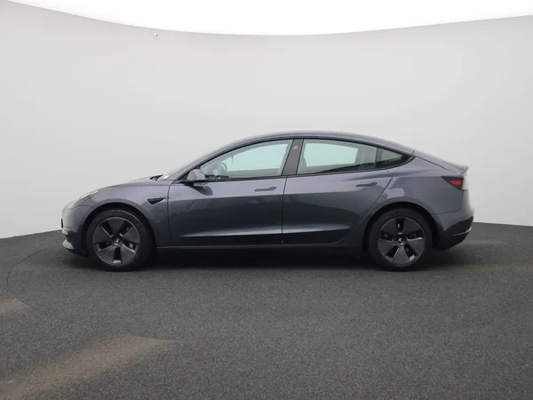 Tesla Model 3 (2022) — foto 34 van 47