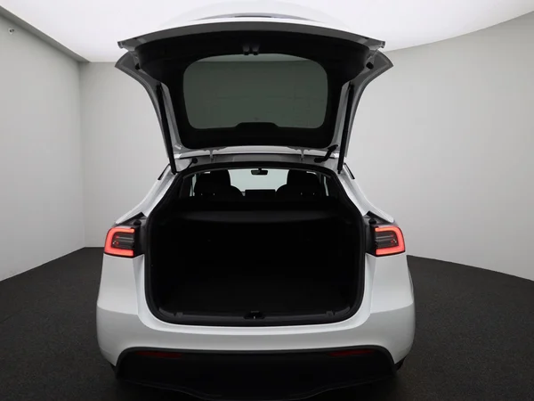 Tesla Model Y (2024) — foto 5 van 46