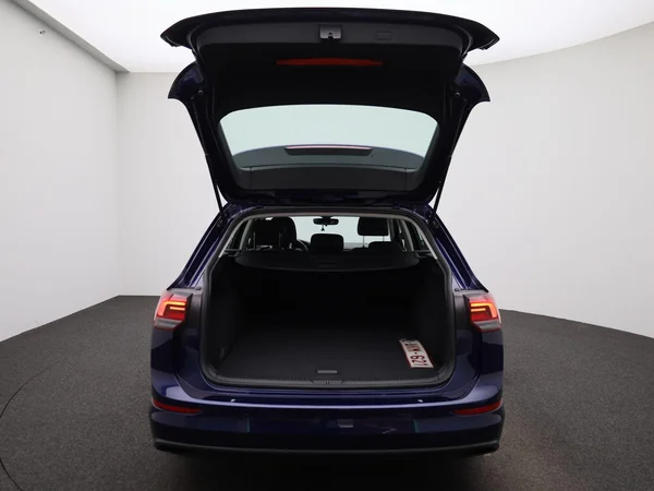 Volkswagen Golf (2021) — foto 5 van 43
