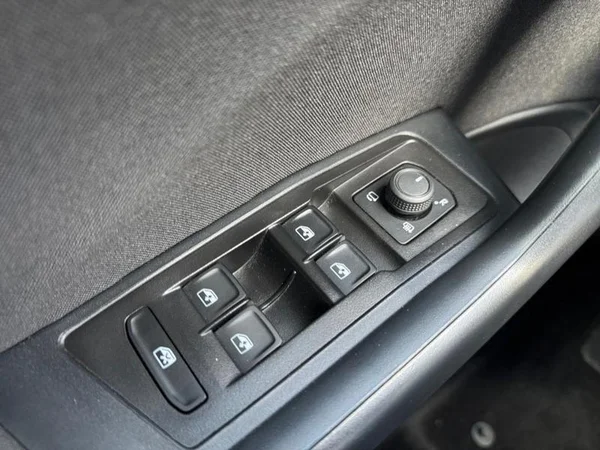 VOLKSWAGEN T-Roc (2024) — foto 5 van 28