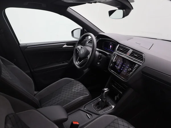 VOLKSWAGEN Tiguan (2023) — foto 15 van 21